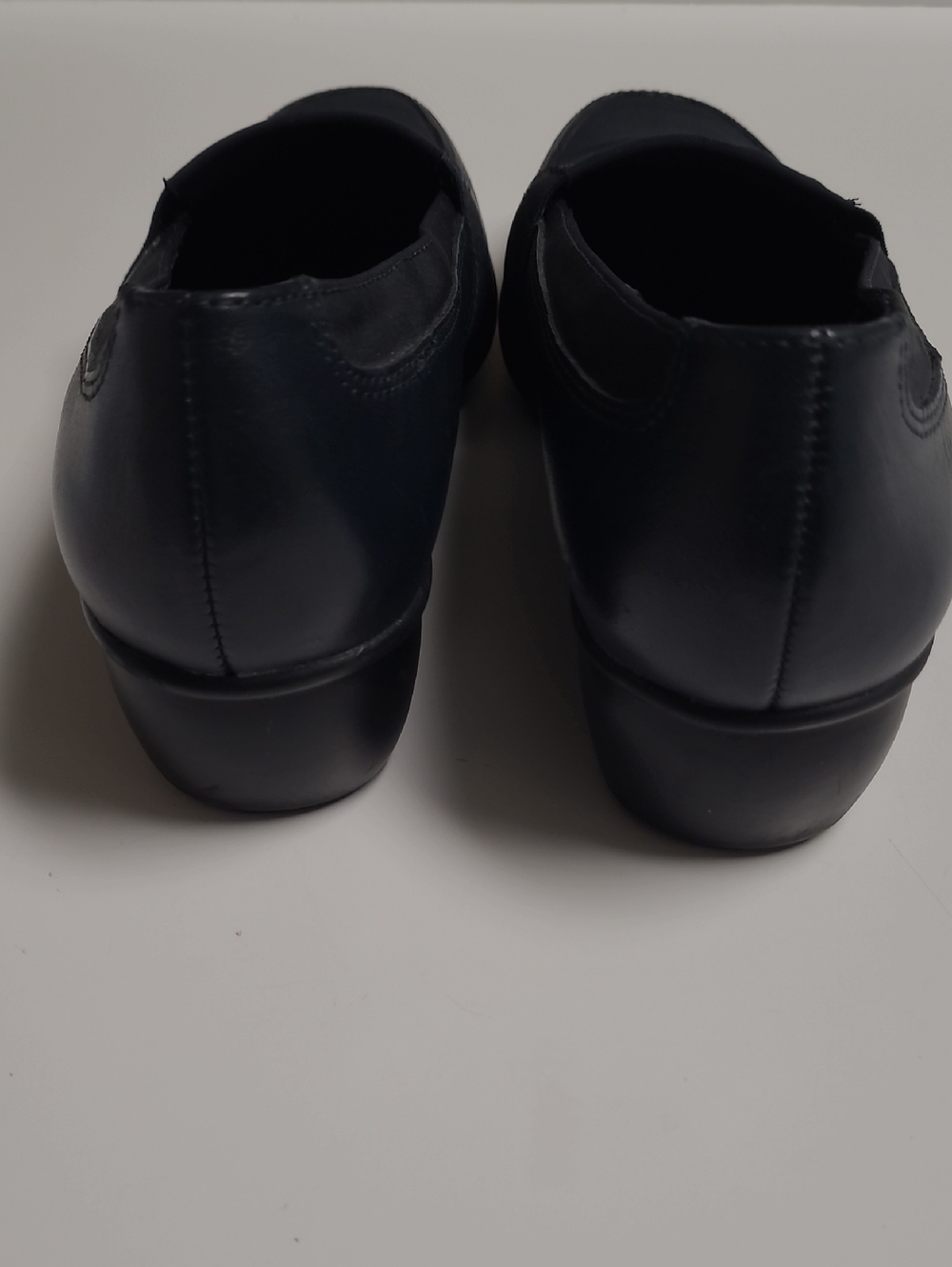 Liz Baker Navy Leather Slip-On Loafers - Size 6.5 - Picture 4 of 5